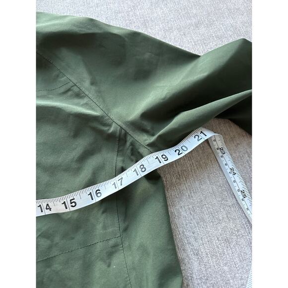 $450 QOR Women’s Green Technical Rain Jacket - Picture 7 of 7